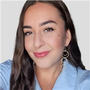 Maestra de Educación Primaria apta para todas las edades y niveles de la etapa, asimismo como los primeros cursos de ESO